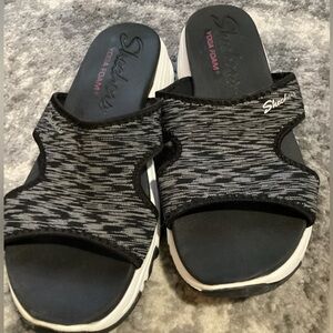 Skechers Cali Women's D'Lites Cool Footings Wedge Sandals, black & white, size 9